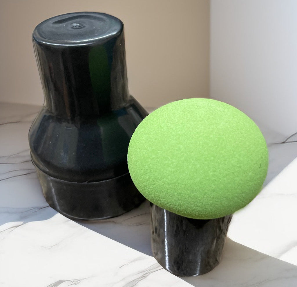 Beauty Blender (mushroom shaped w/case)